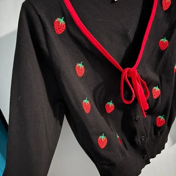 Unique Vintage Strawberry Dandy Cardigan - Picture 3 of 5